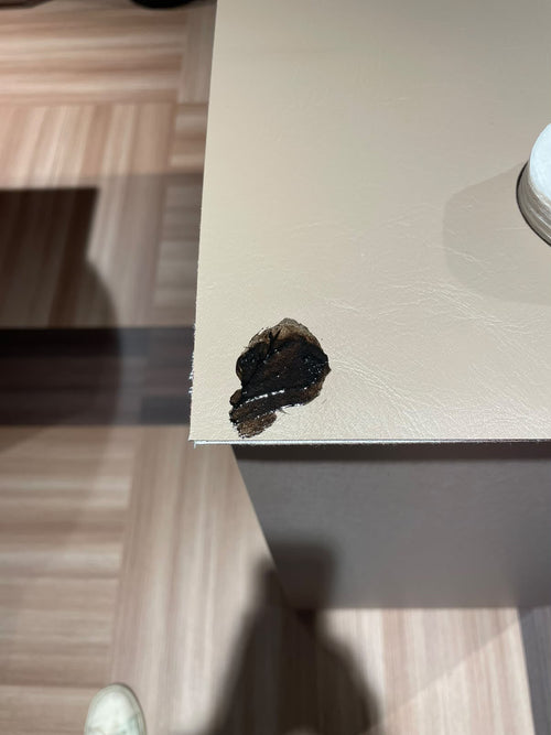 So entfernst du Haarfarbe von deinen Friseurstühlen