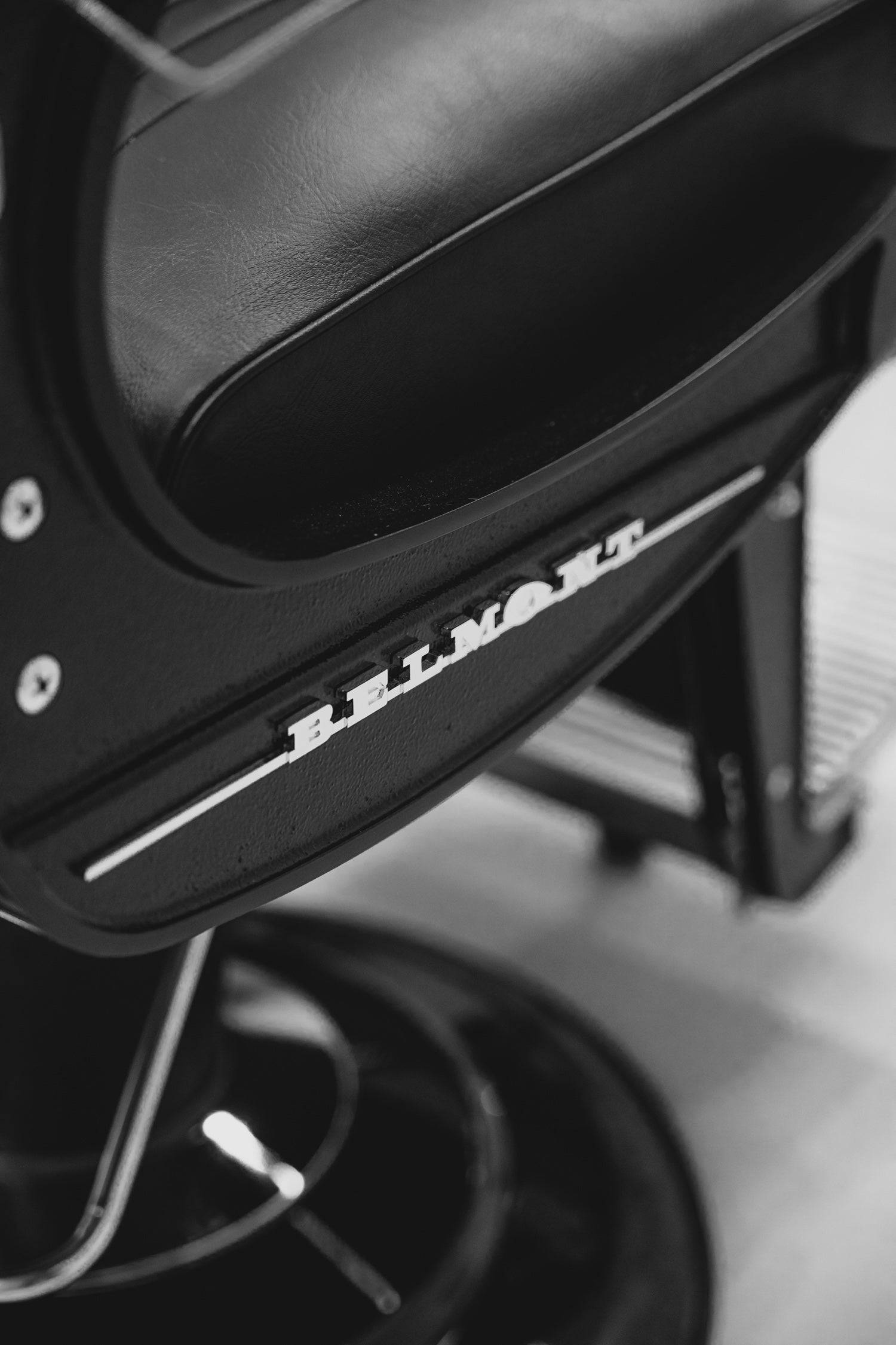 Apollo II Elite - Fauteuil barbier mat noir avec structure en fonte