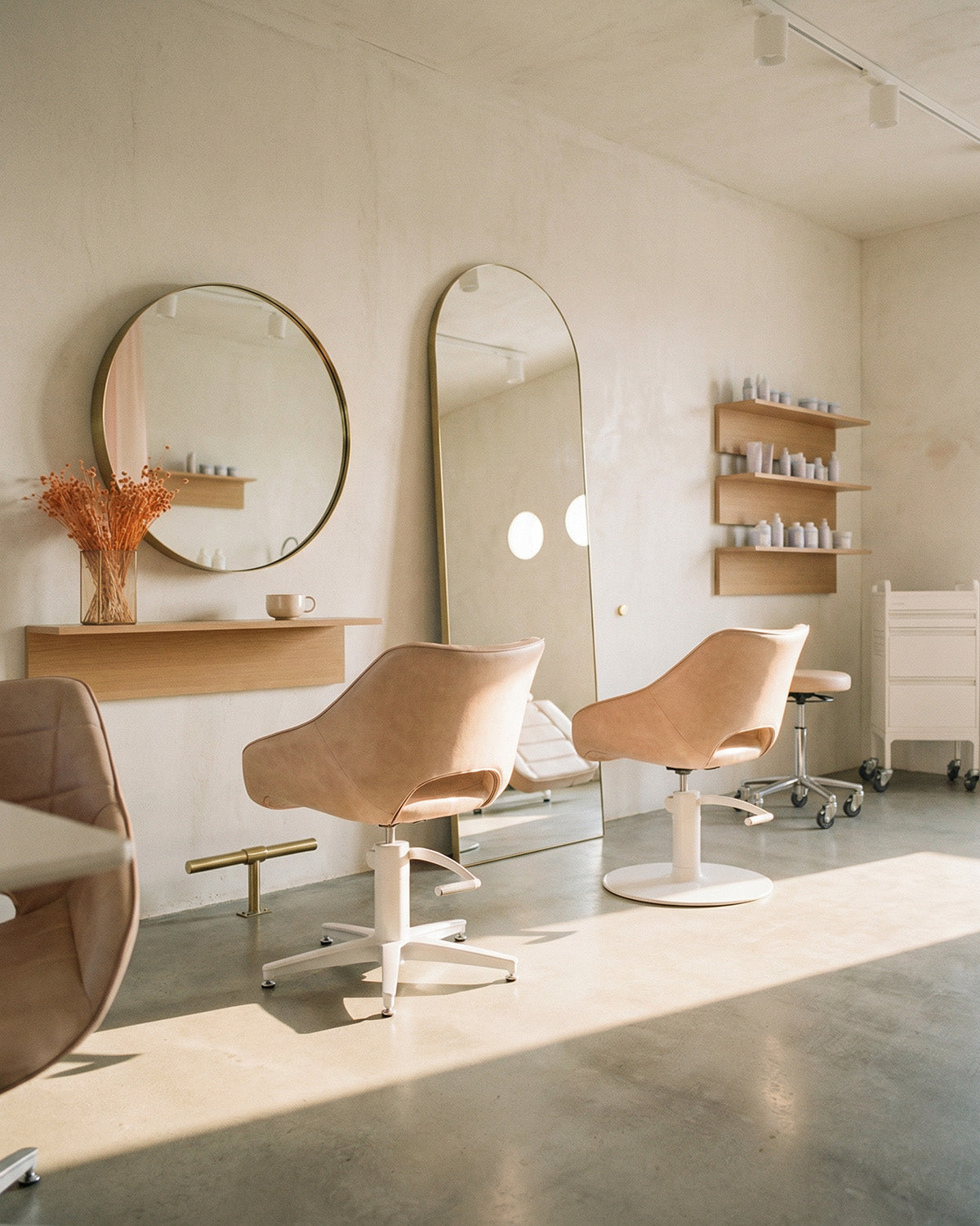 Rosie Blush - Rosa friseurstuhl - Weißer tellerfuß